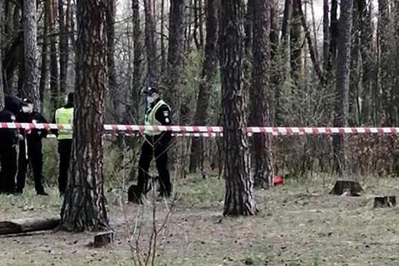 Поліція встановлює особу чоловіка, останки якого знайдені у лісосмузі в Києві (фото)