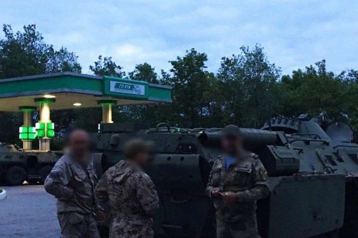 В окупованому Донецьку по вулицях їздить військова техніка