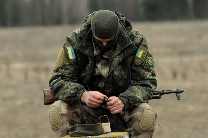 Бойовики на Донбасі поранили трьох українських військових