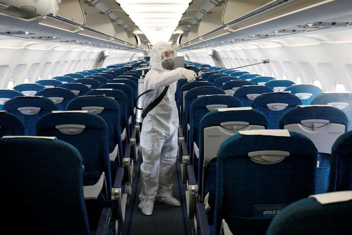 Коли відновиться авіасполучення. Яка ймовірність зараження коронавірусом на борту літака?