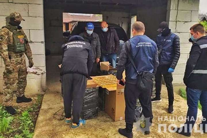 Поліція викрила банду  шахраїв, як  привласнили майже 18 млн грн