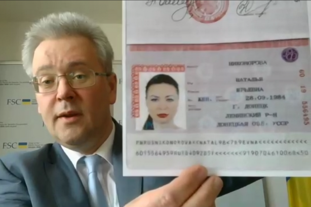 Українська делегація показала ОБСЄ російські паспорти ватажків бойовиків «ДНР» і «ЛНР»