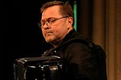 Классика онлайн: в Национальной филармонии прозвучат страстные танго Пьяццоллы