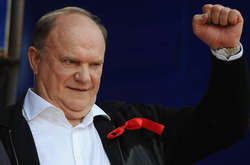 Лідер КПРФ Геннадій Зюганов завжди виступав за возз'єднання Росії, України і Білорусі, а згодом підтримав анексію Криму