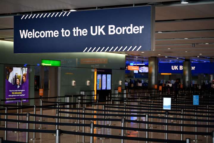 Британія вводить двотижневий карантин для всіх туристів