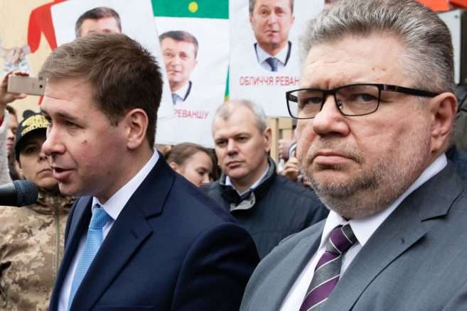 Президент Зеленський публічно пообіцяв «пригоди» Порошенку, і ДБР це відпрацьовує – адвокати Новіков і Головань