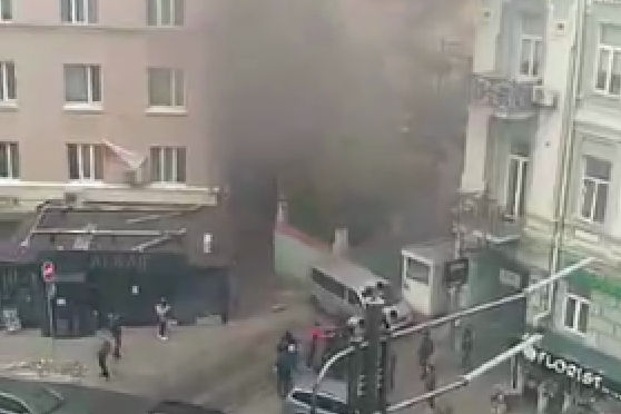 Біля офісу Медведчука у центрі Києва стався вибух (відео)