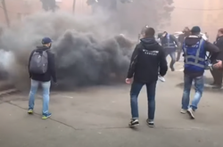 Момент ймовірного вибуху біля офісу Медведчука потрапив на відео