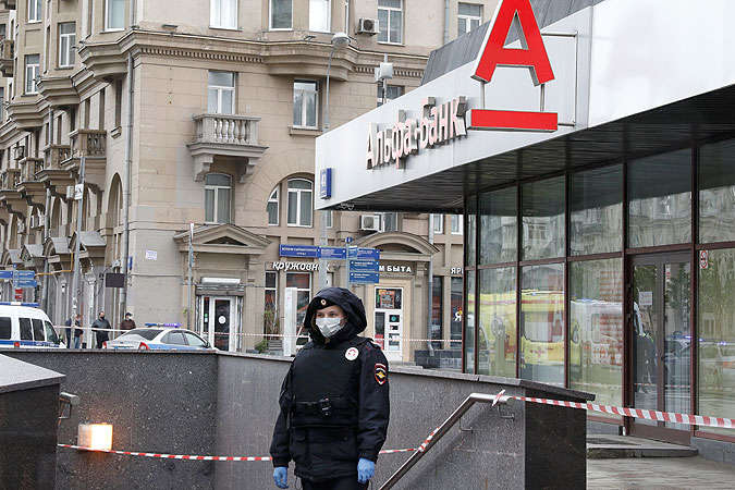 У Москві затримали чоловіка, який захопив заручників у відділенні банку