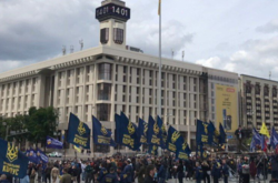 Протест у центрі Києва: мітингувальники вирушили до Зеленського