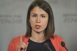  Тетяна Чорновол, яка прийшла на акцію протесту «Руху опору капітуляції» 