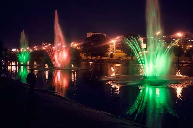 Світломузичний фонтан на Русанівці ввімкнуть 31 травня (розклад водного шоу)