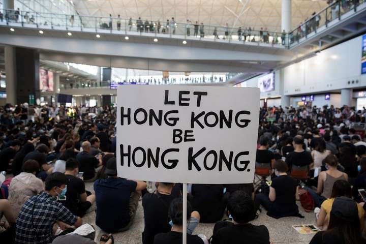 США пригрозили Китаю санкціями через законопроєкт щодо Гонконгу