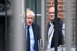 Прем'єр-міністр Великої Британії Борис Джонсон зі своїм радником Домініком Каммінгсом