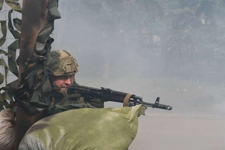 Бойовики на Донбасі гатили з артилерії: за добу – 12 ворожих обстрілів