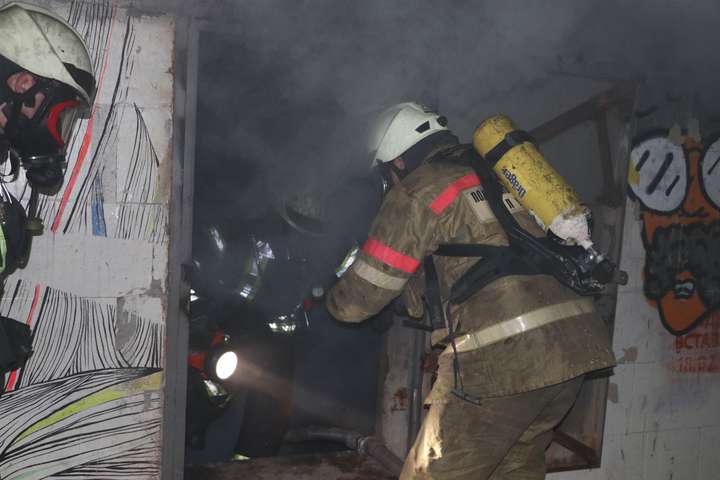 За тиждень на пожежах у Києві вогнеборці врятували трьох людей
