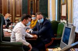 Зеленський не погодився з урядом, що лікарні забезпечені всім необхідним у достатній кількості та пообіцяв тримати на особистому контролі закупівлі засобів захисту