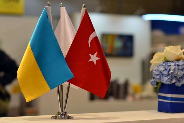 Україна і Туреччина почали переговори про відновлення авіарейсів і туризму