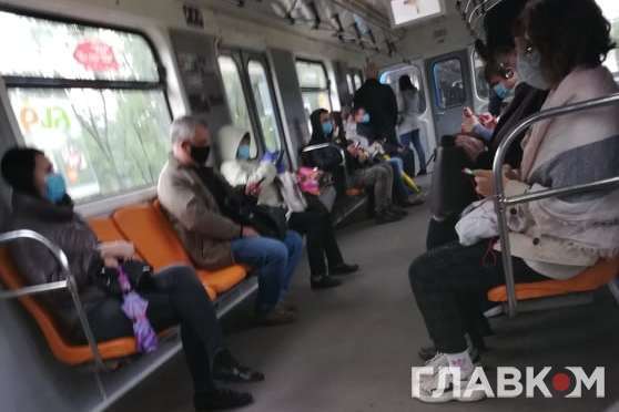 Другий день післякарантинної роботи київського метро: яка ситуація в підземці (фото)