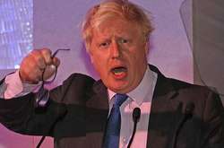 Борису Джонсону пришлось носить очки после болезни