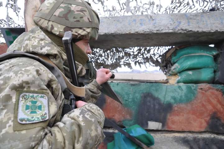 Бойовики на Донбасі здійснюють провокативні обстріли гуманітарних дорожніх коридорів