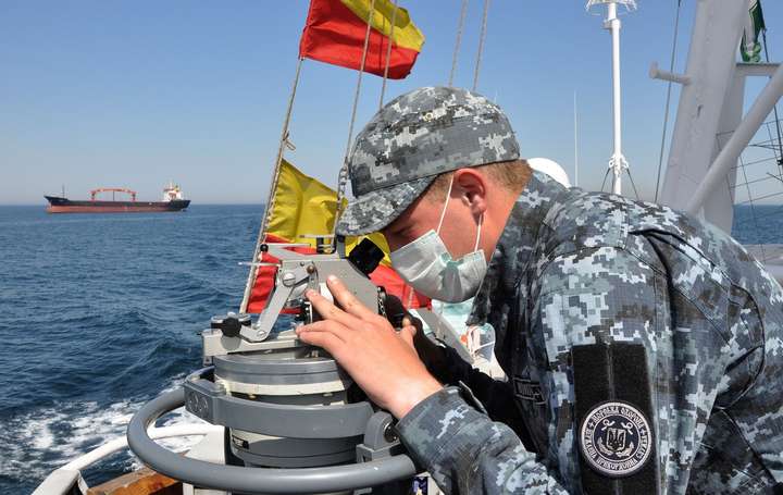 Прикордонники виявили російські кораблі біля газових родовищ у Чорному морі (фото)
