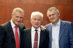 Брати Григорій та Ігор Суркіси разом зі своїм батьком