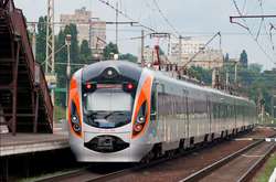 «Укрзализныця» начала продажу билетов после карантина