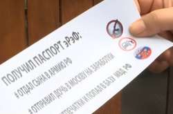 Військові вперше показали, як з гаубиці доставляють листівки на окупований Донбас (відео)