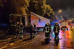 Вогнем пошкоджено кабіну автомобіля, салон, передні колеса та частково напівпричіп