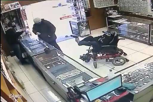 У Бразилії паралізований чоловік напав на ювелірний магазин