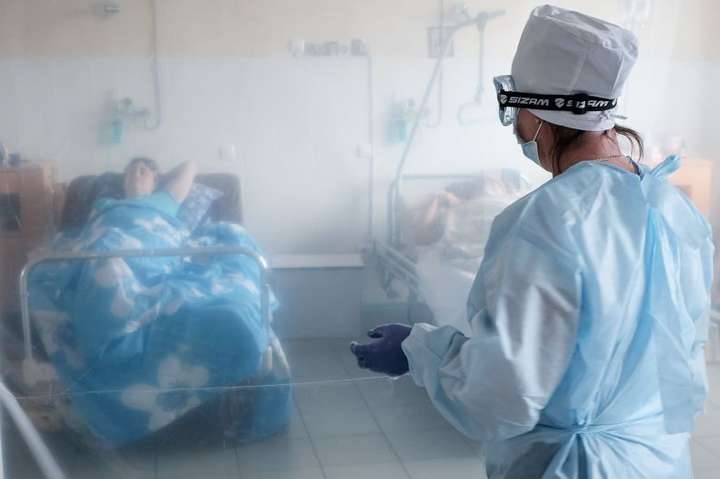 Оперативні дані МОЗ. Від коронавірусу за добу померли 14 українців 