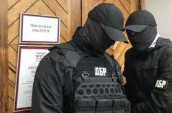 Маски-шоу в Музее Гончара: в Украине отсутствует верховенство право, но есть право Банковой