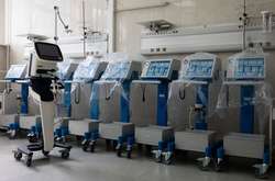 Партія Порошенка передала столичній лікарні апарати штучної вентиляції легень