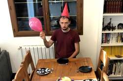 Как люди празднуют дни рождения в условиях карантина (фото)