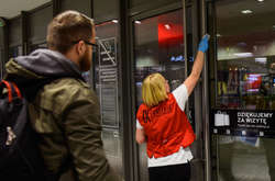 Польща скасовує масковий режим та дозволяє весілля 