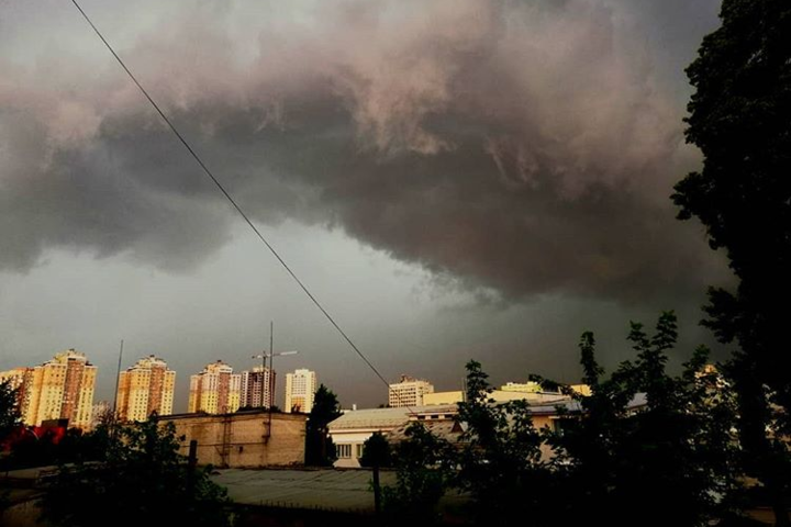 На Київ суне циклон із грозами і сильним вітром