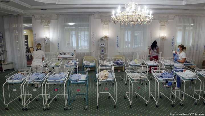 Скандал с суррогатным материнством - новый удар по имиджу Украины в мире