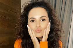 Настя Каменских в прозрачной блузке исполнила горячий танец (видео)