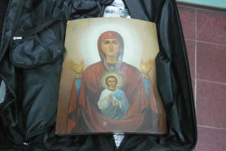 У подвійному дні валізи українець віз у Росію старовинну ікону Богородиці (фото)