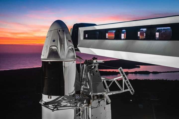 SpaceX готується відправити астронавтів у космос: відео