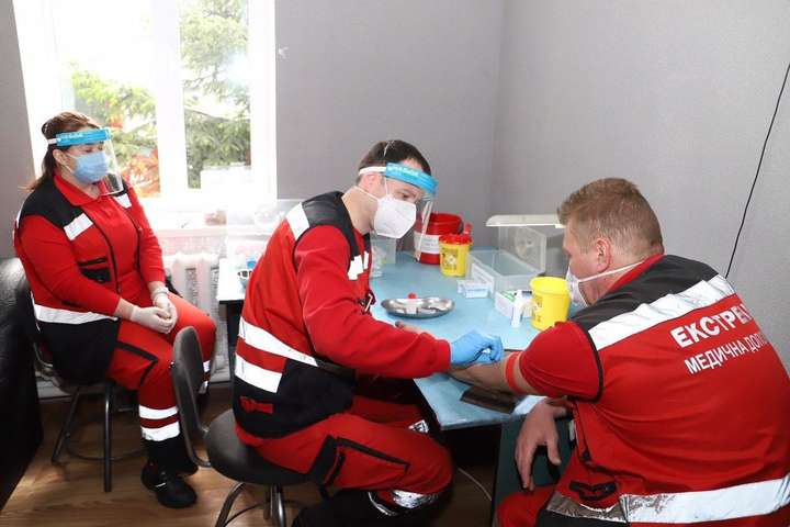 У семи областях та Києві розпочали тестування на антитіла до коронавірусу