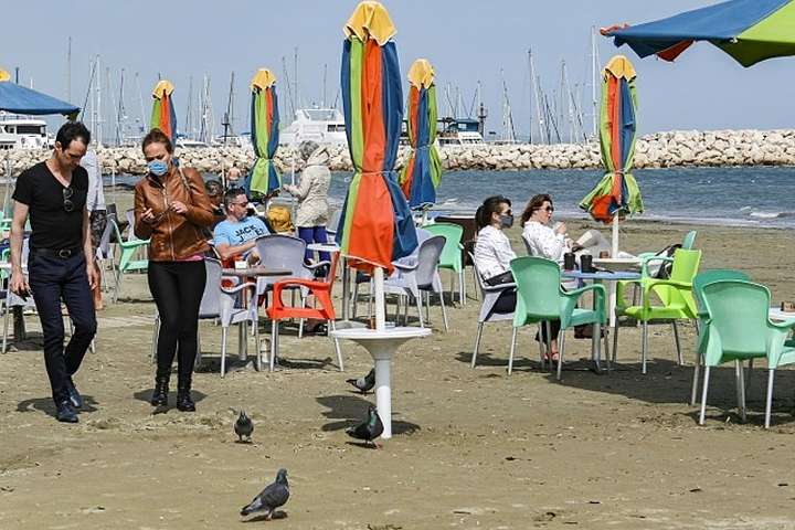 Кіпр оплатить відпустку туристам, які підхоплять коронавірус на острові