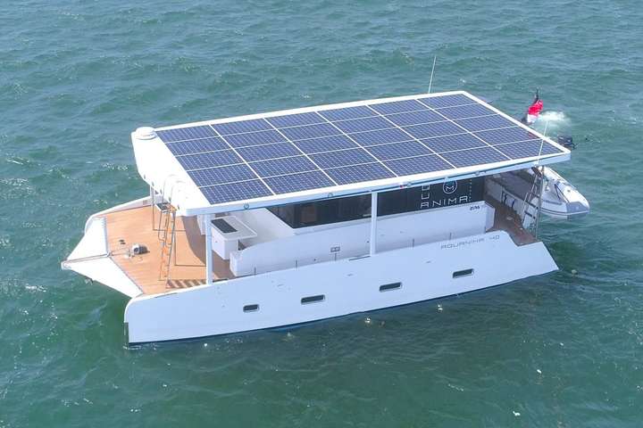 У Сінгапурі презентували яхту на сонячних батареях (фото)