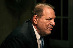 У позові також згадуються брат Вайнштейна Боб, компанія Miramax та студія Disney