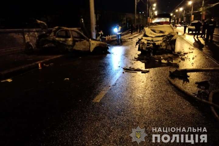 У Харкові поліцейський в’їхав в автомобіль: двоє загиблих, троє поранених