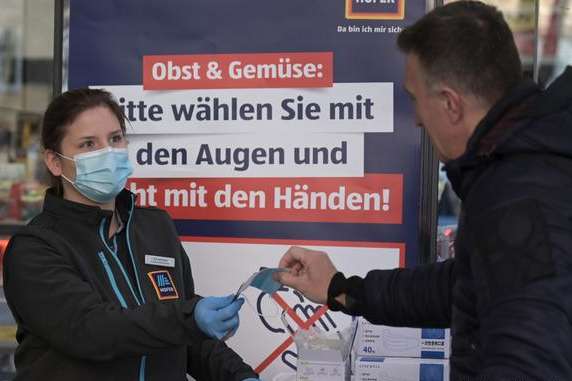 Австрія оголосила, коли скасовує обов'язкове носіння масок в магазинах
