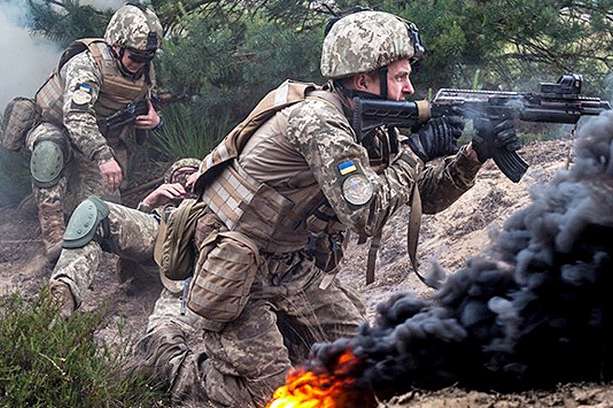 Окупанти на Донбасі обстріляли українські позиції з мінометів та БМП