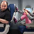 Авіаперевізники не рекомендують пасажирам знімати взуття під час польоту
