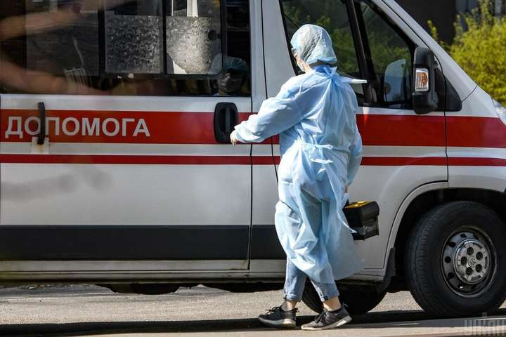 За добу в Україні коронавірус підтвердили у 67 медиків